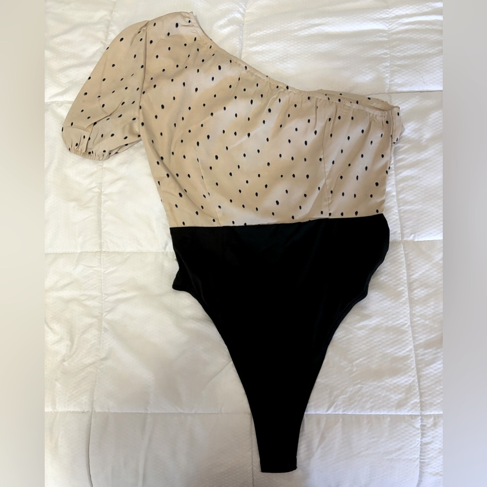 Nasty Gal One-Shoulder Bodysuit with Puff Sleeve & Fringe Detail - Size 10 - Picture 3 of 4